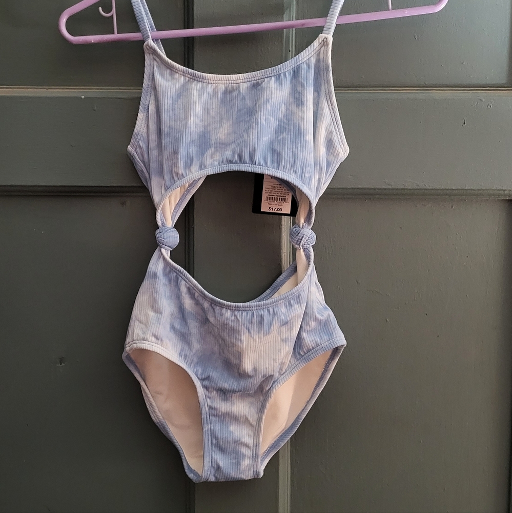 Art Class 1-Piece Swimsuit. Size Medium 7/8. NWT.